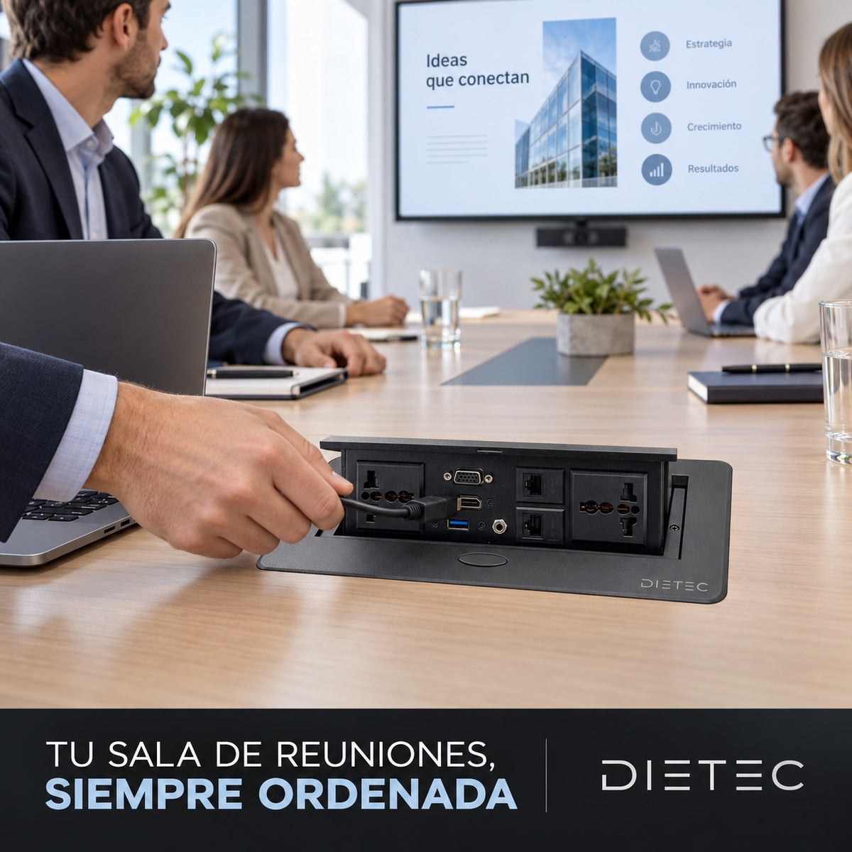 Sala de reuniones ordenada con caja de conexión DIETEC empotrada