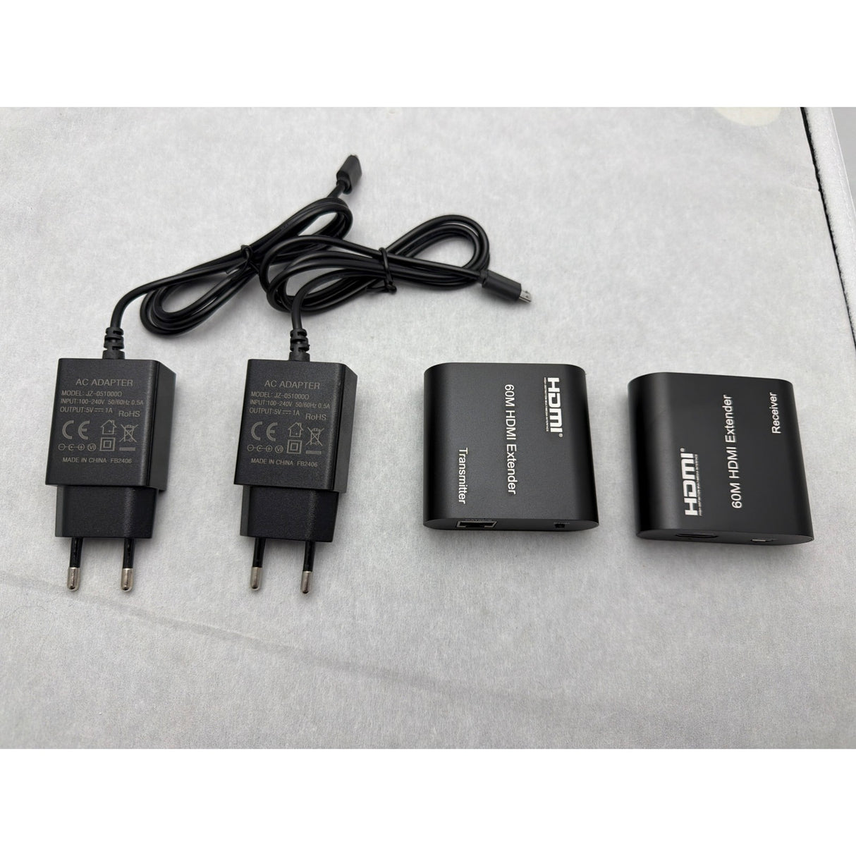 Contenido de la caja: transmisor, receptor y 2 adaptadores 5V 1A