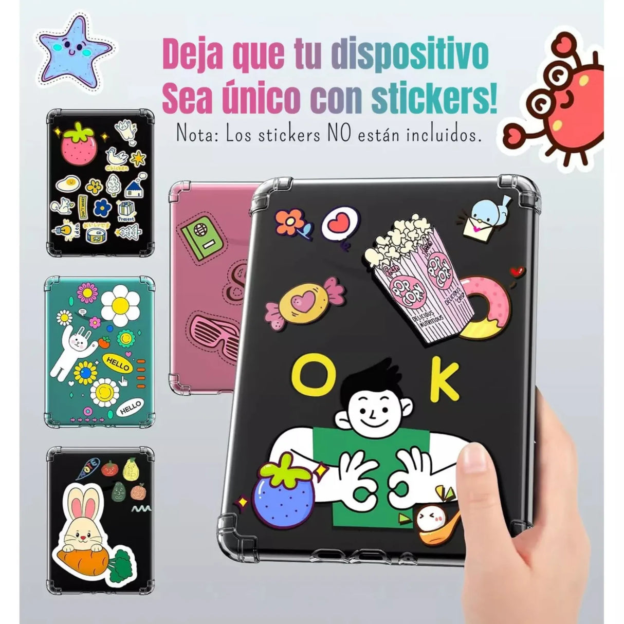 Una mano sostiene un Kindle Paperwhite 2024 con la funda transparente Laru + mica, decorada con pegatinas. A la izquierda, tres fundas antigolpes muestran más opciones para personalizar tu Kindle 12va Gen 7pul.