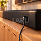 Cable de poder tipo 8 negro enchufado atrás del equipo