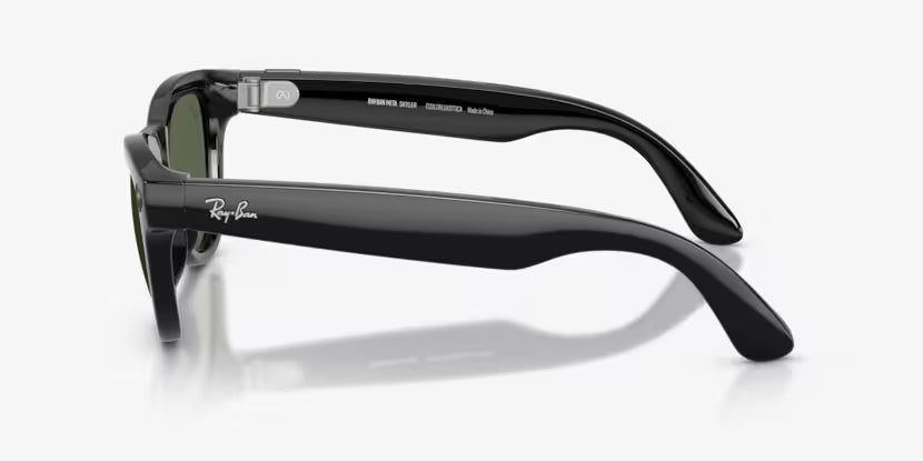 Detalle de cámara ultra gran angular 12 megapíxeles y micrófono en lentes Ray-Ban Meta Gen 2 negro