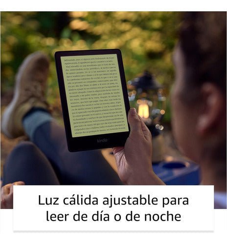 Persona leyendo Kindle Paperwhite ebook noche luz frontal