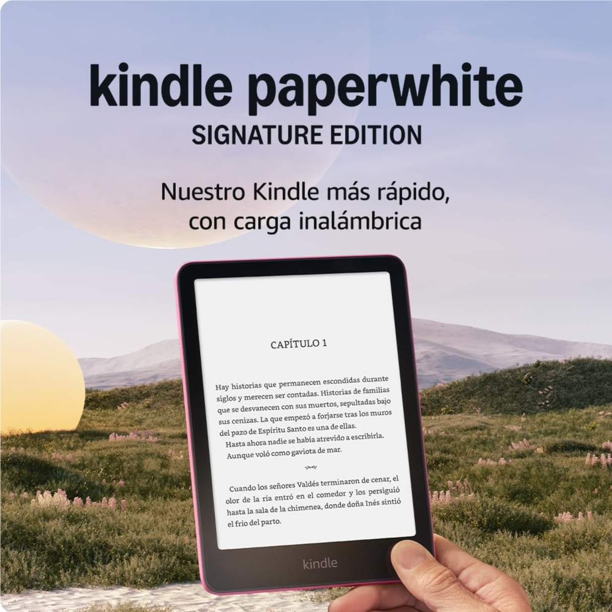 Kindle Paperwhite Signature Edition en la mano sostenido contra paisaje de montaña y atardecer, mostrando pantalla con texto