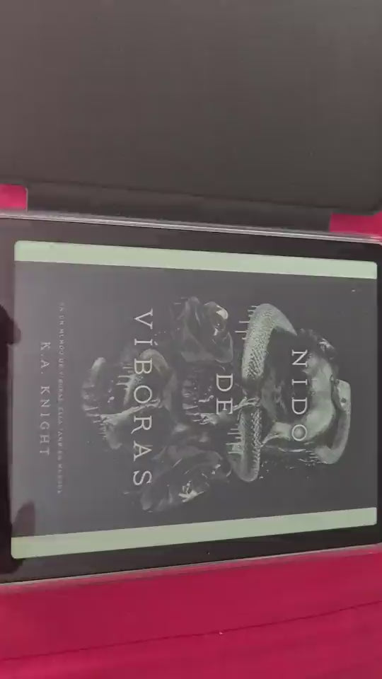 Comprador usando su Kindle Paperwhite 2025 — No cansa la vista y es muy fácil de usar